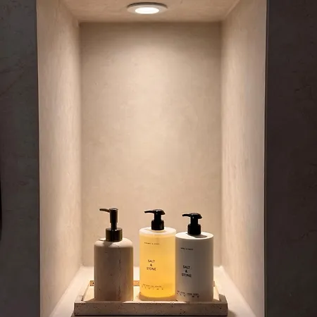 Caleda - Boutique In Center 2 *